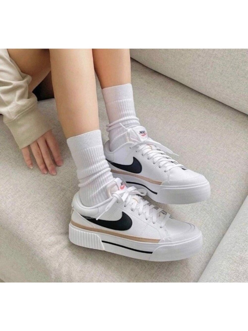 WOMENS 7 NIKE COURT LEGACY LIFT WHITE/BLACK  DM7590 100